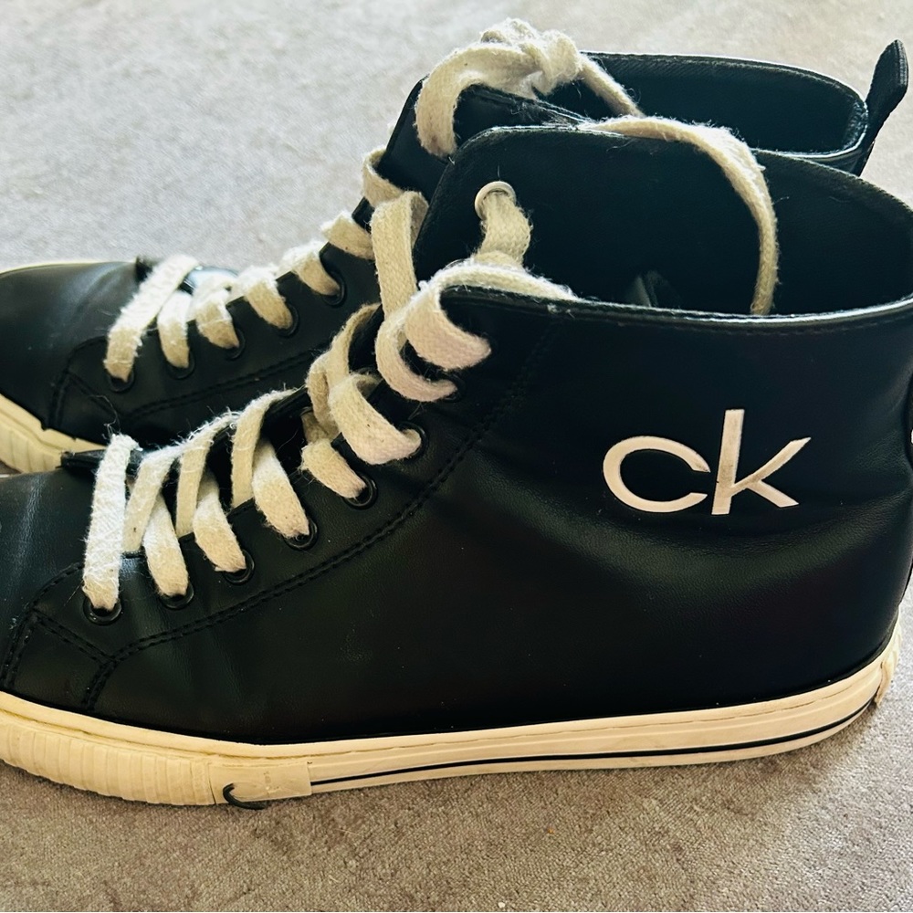 Calvin Klein Women’s Gigi Hi Top Sneaker Black and White Size 8M